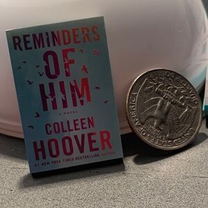 Zuru Mini Book- Reminders of Him by Colleen Hoover - series 1, common